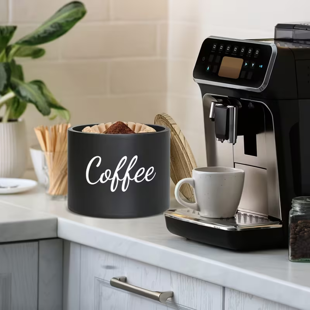 Immagine ambientata del contenitore portaoggetti con all'interno assaggi capsule caffè
