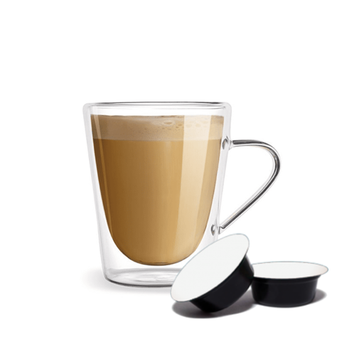 Tazzina in vetro con caffè macchiato e capsule caffè DolceVita