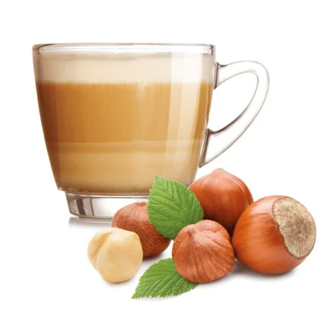 image tazzina in vetro con nocciolone solubile all'interno e nocciole tostate in primo piano